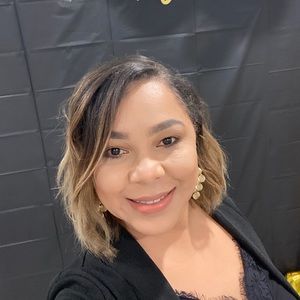 Meet your Posher, Elisa